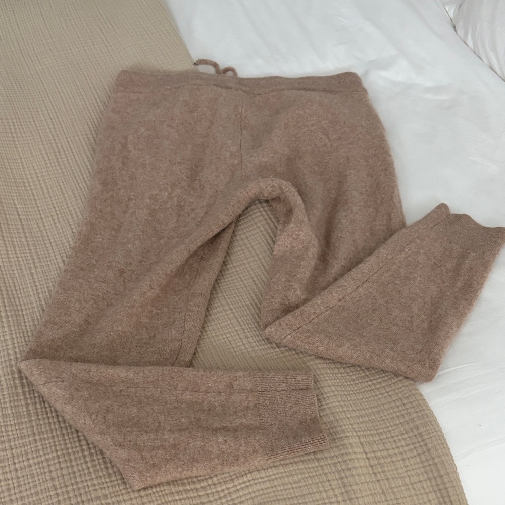 Quince Mongolian Cashmere Sweatpants - Picture 2 of 11